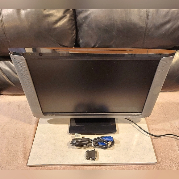 COMPAQ 19" LCD COLOR COMPUTER MONITOR MODEL WF-1907 W/ POWER CORD MONITOR CABLE - Picture 4 of 12